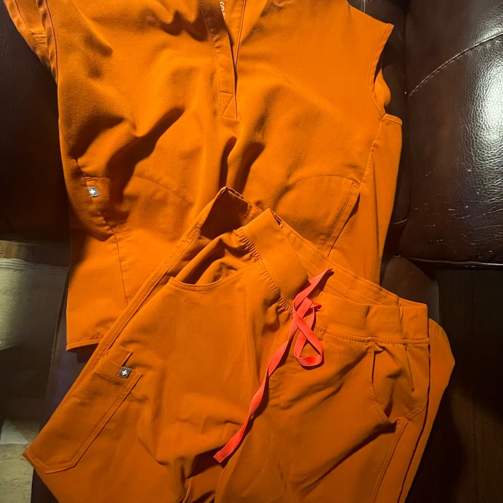 Orange Figs Scrub Set